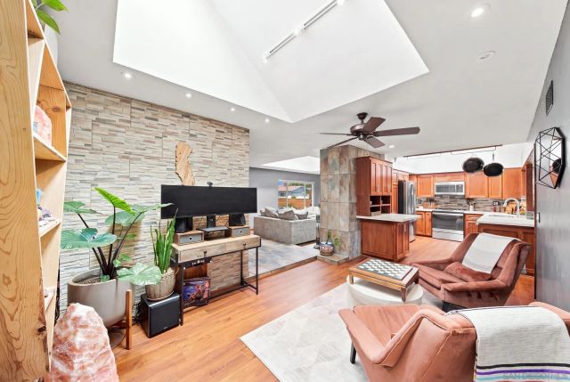 6885 Rockglen Ave, San Diego, CA 92111