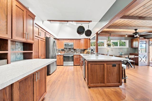 6885 Rockglen Ave, San Diego, CA 92111