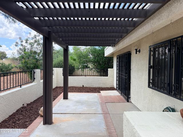 2619 W Old Glory Drive, Tucson, AZ 85741