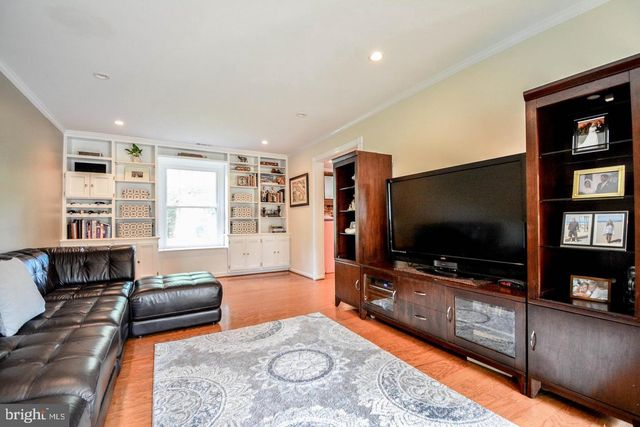 13527 POINT PLEASANT DR, Chantilly, VA 20151