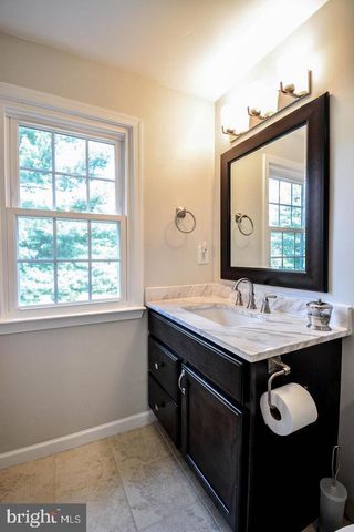 13527 POINT PLEASANT DR, Chantilly, VA 20151