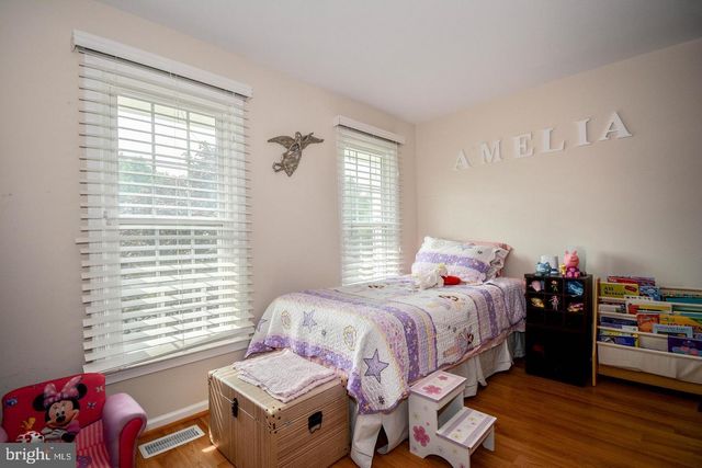 13527 POINT PLEASANT DR, Chantilly, VA 20151