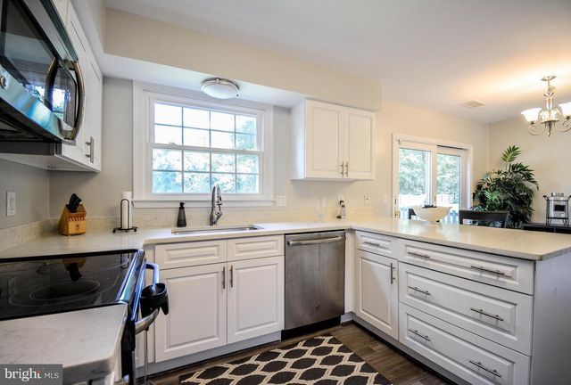 13527 POINT PLEASANT DR, Chantilly, VA 20151