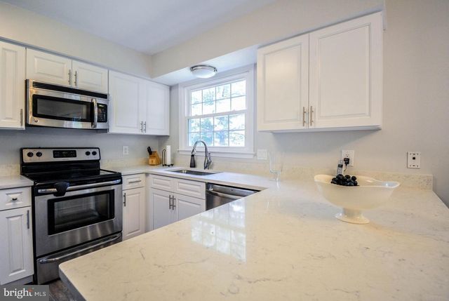 13527 POINT PLEASANT DR, Chantilly, VA 20151