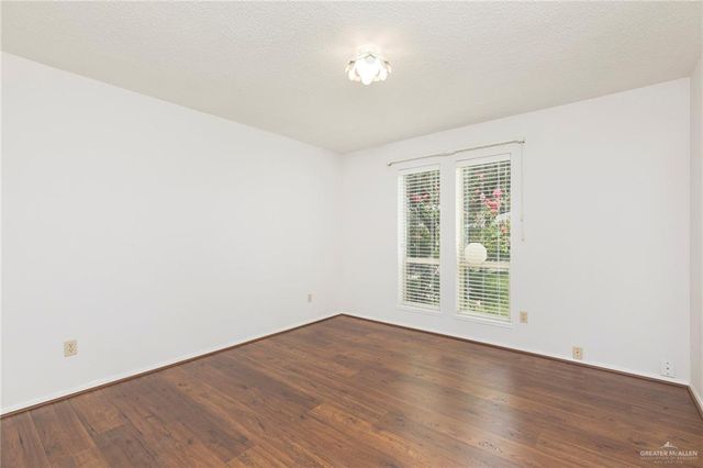 100 W Iris Avenue, Mcallen, TX 78501