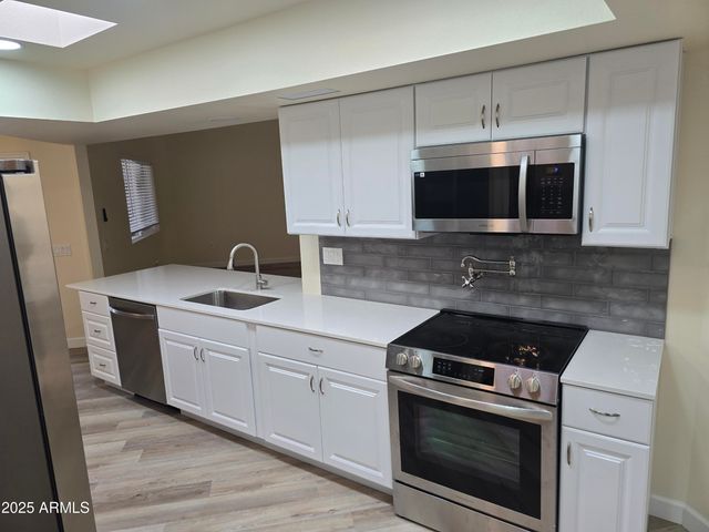 10838 W THUNDERBIRD Boulevard, Sun City, AZ 85351