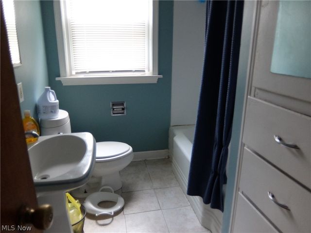 4022 Devon Drive SE, Warren, OH 44484