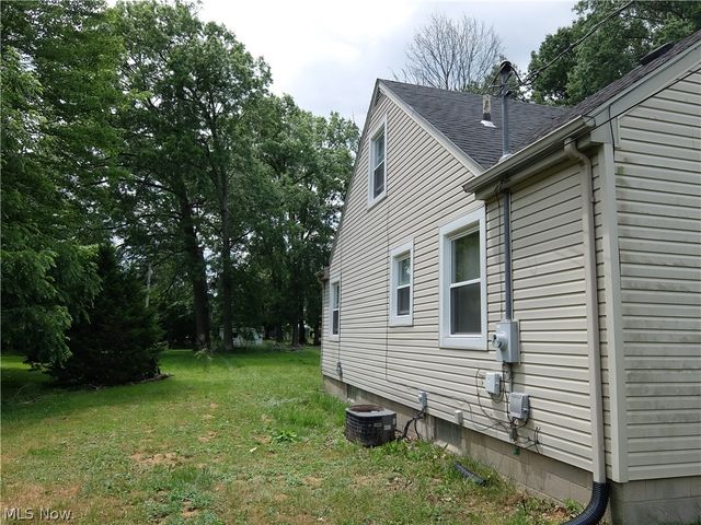 4022 Devon Drive SE, Warren, OH 44484