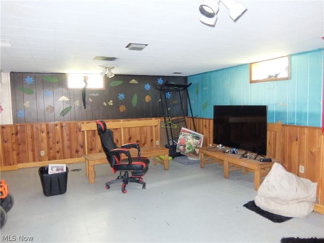 4022 Devon Drive SE, Warren, OH 44484