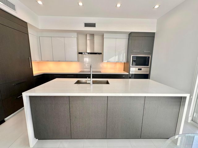 6000 N Ocean Drive 2n, Hollywood, FL 33019