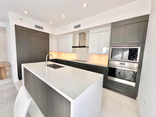 6000 N Ocean Drive 2n, Hollywood, FL 33019