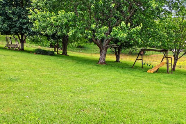 1142 Maxwell Rd, Belvidere, TN 37306