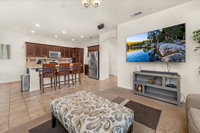 3031 SE La Vida Court, Visalia, CA 93291