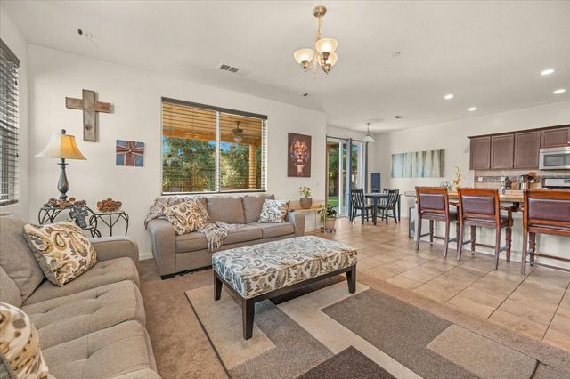 3031 SE La Vida Court, Visalia, CA 93291