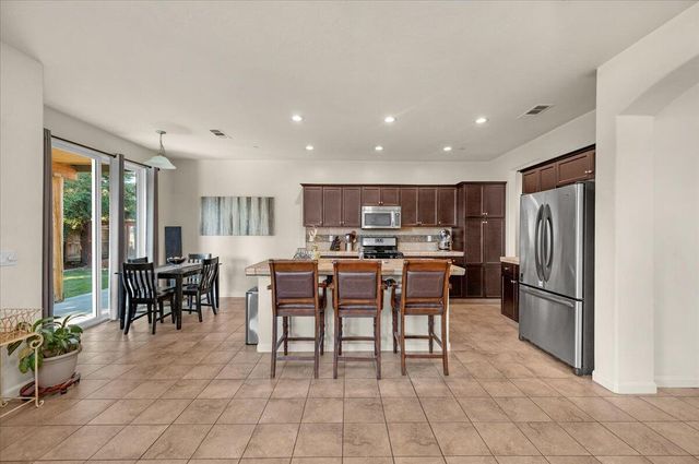 3031 SE La Vida Court, Visalia, CA 93291