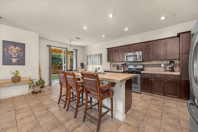 3031 SE La Vida Court, Visalia, CA 93291