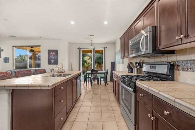 3031 SE La Vida Court, Visalia, CA 93291