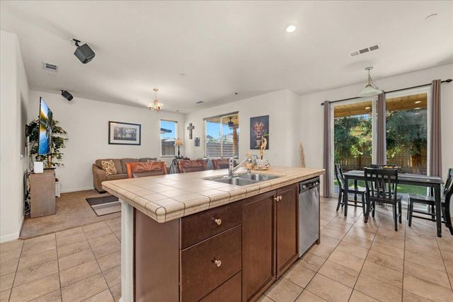 3031 SE La Vida Court, Visalia, CA 93291