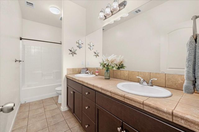 3031 SE La Vida Court, Visalia, CA 93291