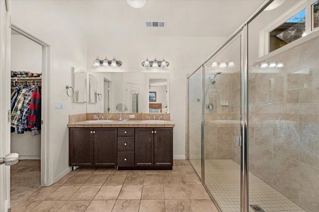 3031 SE La Vida Court, Visalia, CA 93291