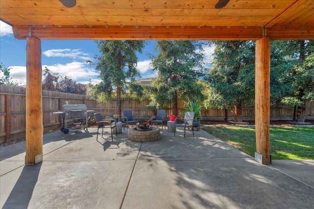 3031 SE La Vida Court, Visalia, CA 93291