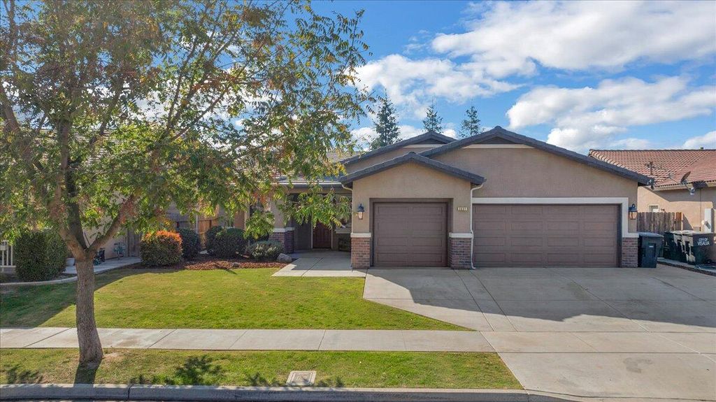 3031 SE La Vida Court, Visalia, CA 93291