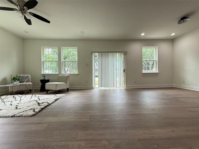 201 E 10th Street, Kaufman, TX 75142