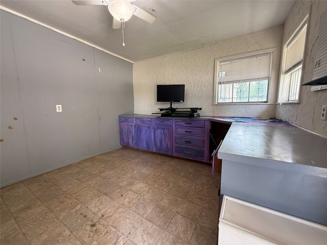 201 E 10th Street, Kaufman, TX 75142