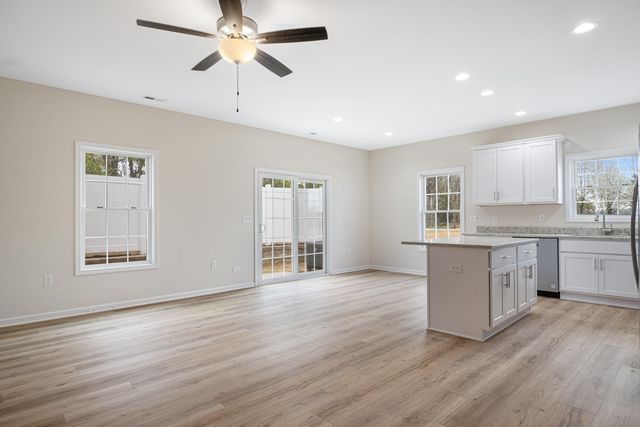 6134 Warren Newcomb, Radford, VA 24141