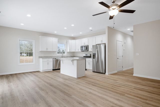 6134 Warren Newcomb, Radford, VA 24141