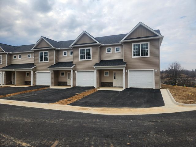 6134 Warren Newcomb, Radford, VA 24141