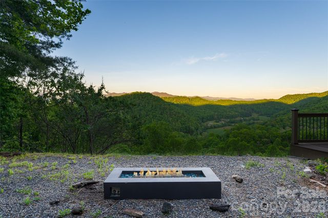 326 Summit Drive, Whittier, NC 28789