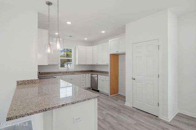 708 W Hayes Street, Burgaw, NC 28425