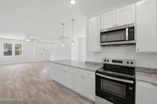 708 W Hayes Street, Burgaw, NC 28425