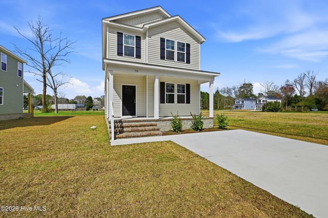 708 W Hayes Street, Burgaw, NC 28425