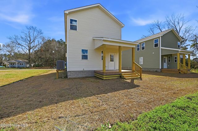 708 W Hayes Street, Burgaw, NC 28425