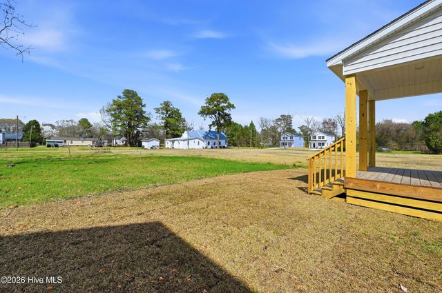 708 W Hayes Street, Burgaw, NC 28425