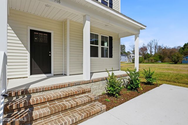 708 W Hayes Street, Burgaw, NC 28425