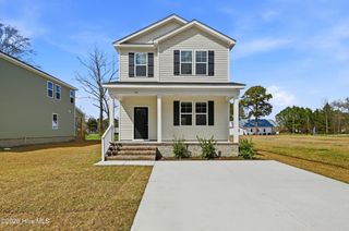 708 W Hayes Street, Burgaw, NC 28425