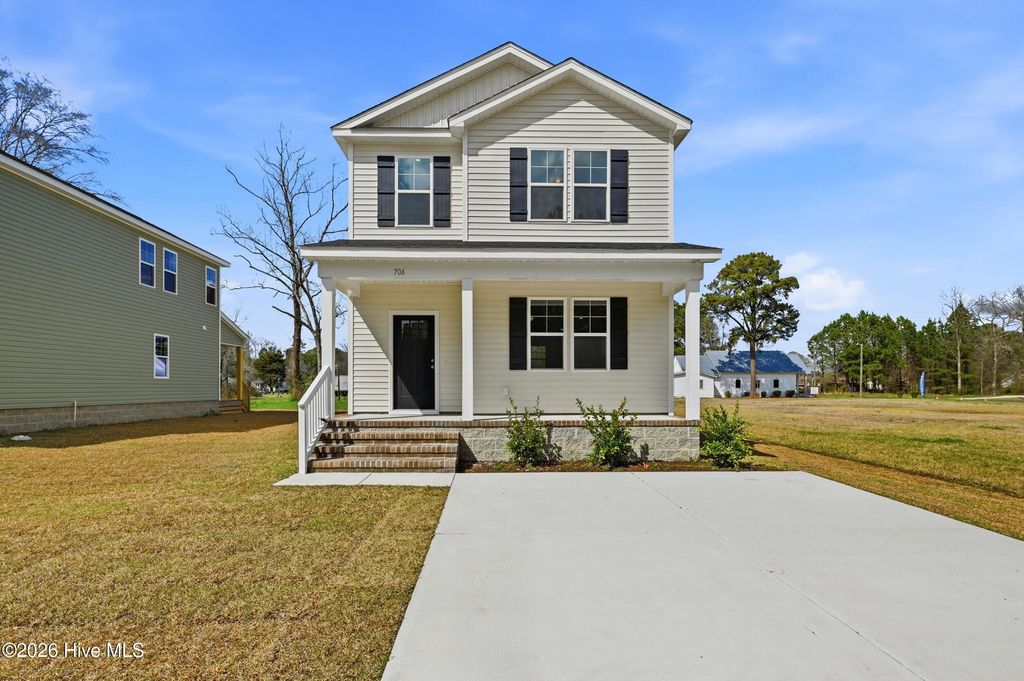 708 W Hayes Street, Burgaw, NC 28425