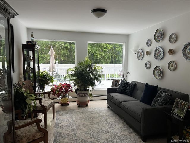 10 Bonaire Drive, Dix Hills, NY 11746