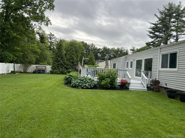 10 Bonaire Drive, Dix Hills, NY 11746