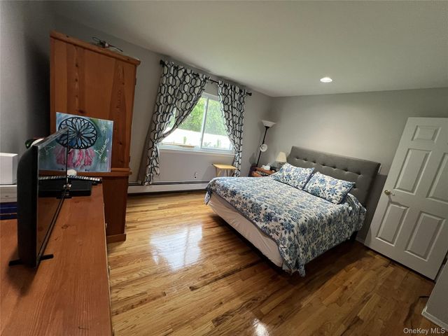 10 Bonaire Drive, Dix Hills, NY 11746