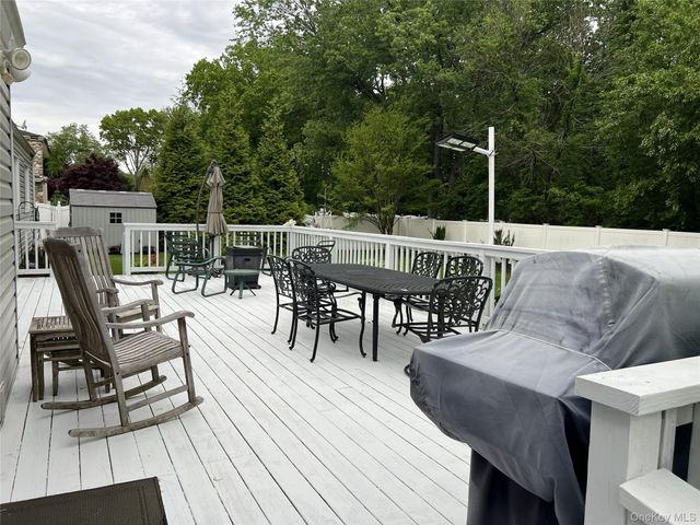 10 Bonaire Drive, Dix Hills, NY 11746