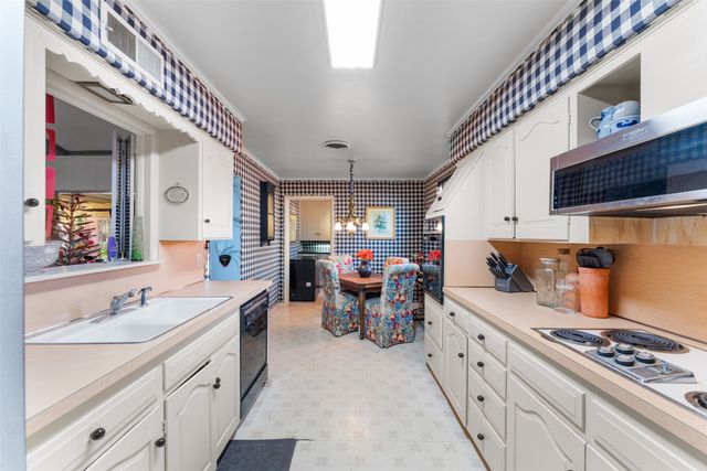 3432 Mapleleaf Lane, Dallas, TX 75233