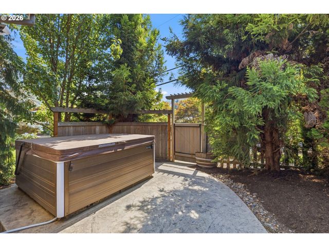 1716 4TH Ave, West Linn, OR 97068