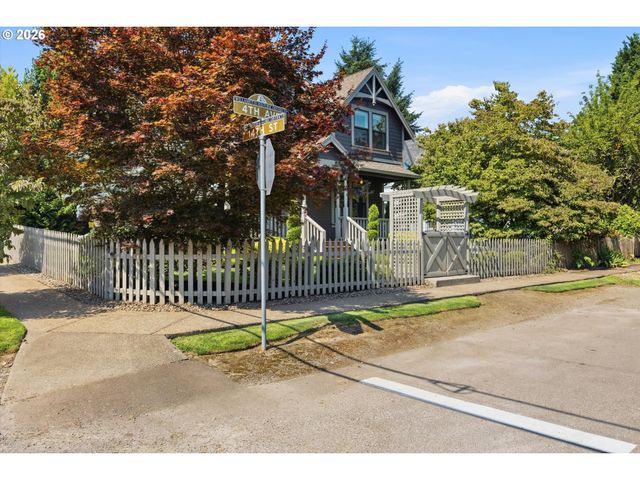 1716 4TH Ave, West Linn, OR 97068