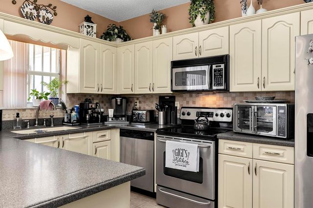 16637 NW 73rd Place, Miami Lakes, FL 33014