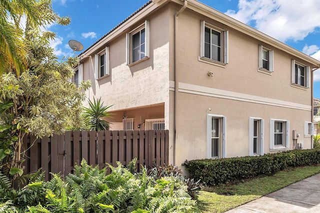 16637 NW 73rd Place, Miami Lakes, FL 33014