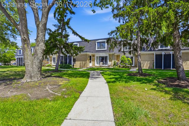 29792 City Center Drive 4, Warren, MI 48093